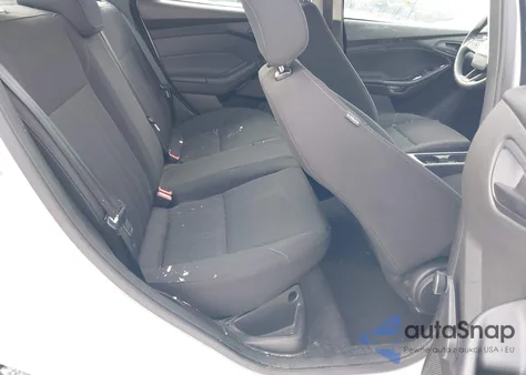 2016 Ford Focus S z USA, uszkodzony, nr VIN 1FADP3E27GL274268